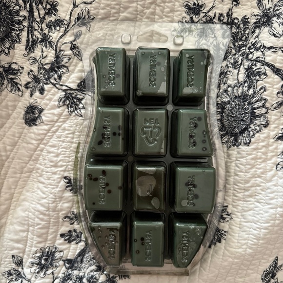 Pretty in Plaid Scentsy Brick - Picture 4 of 5